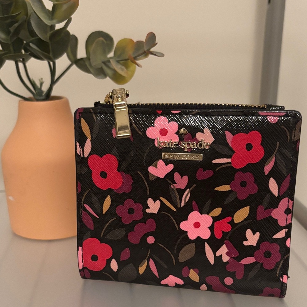New Kate Spade Black and Pink Floral Wallet